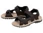 Een paar bruine heren sportsandalen met een lichte zool.