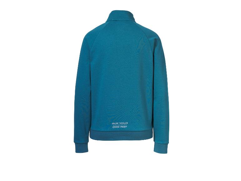 Turquoiseblauwe trainingsjas met de tekst „RUN YOUR OWN WAY” op de rug.