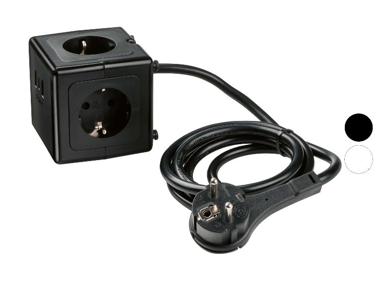 Een zwarte stekkerdoos met een snoer.