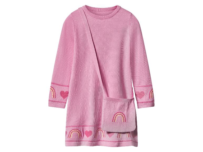 Roze gebreide jurk met regenboog- en hartprint en bijpassende tas.