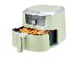 Airfryer met friet, digitaal display toont 180 graden en diverse kookfuncties.
