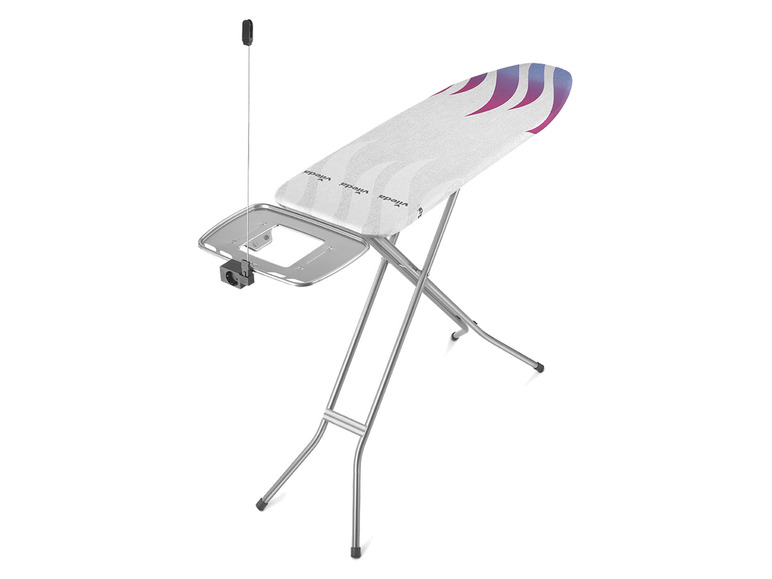 Een wit strijkplank met een roze en blauw Vileda ontwerp.