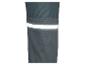 Close-up van donkergrijze werkbroek met reflecterende streep.