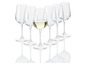 Zes glazen wijn, waarvan één met witte wijn.