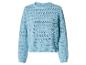 Lichtblauwe gebreide trui met lange mouwen en opengewerkt patroon