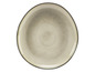 Een ovale, beige gekleurde, aardewerk bord met een donkergrijze rand.