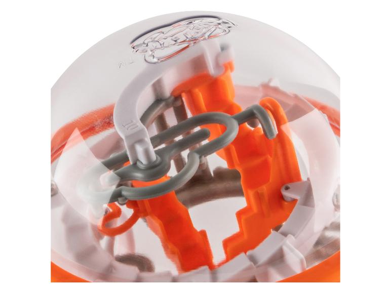 3D Perplexus doolhofspel met een kleine bal in een transparante bol