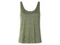 Een lichtgroen tanktop met een ronde hals.