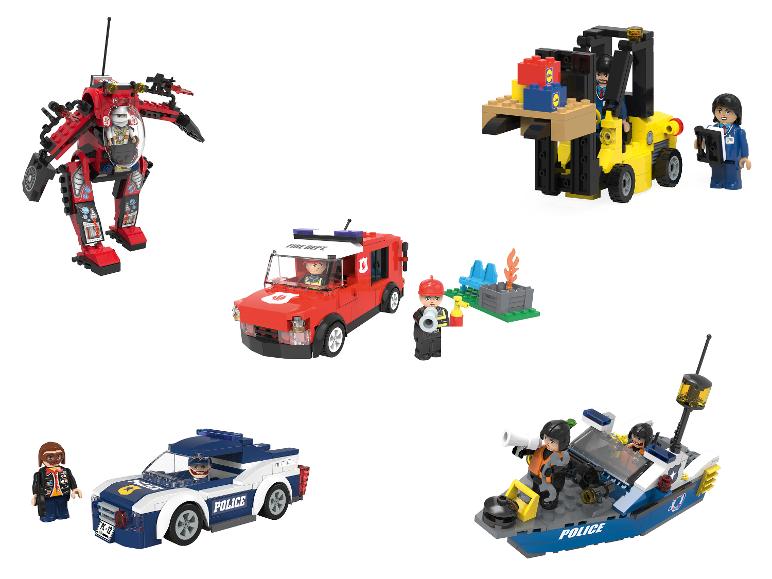 Een robot, een brandweerwagen, een vorkheftruck en een politiebot