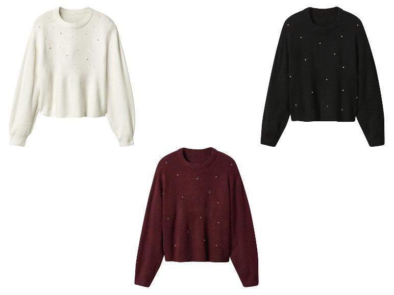 Drie truien met kralen in wit, zwart en bordeaux.