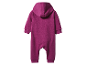 Een donkerpaarse baby jumpsuit met capuchon.