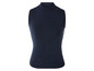 Een donkerblauwe, mouwloze trui met hoge hals.