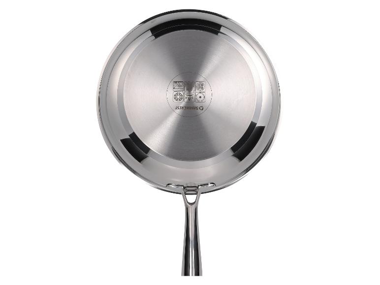 Roestvrijstalen pan met handvat, van onderaf gezien, met compatibiliteitsiconen.