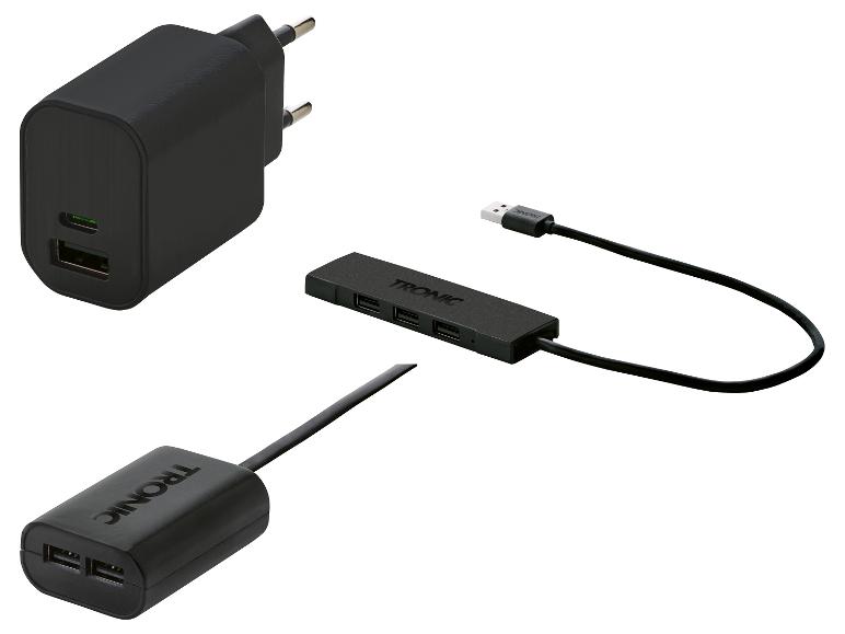 Een zwarte USB-lader, een USB-hub met vier poorten en een verlengkabel van TRONIC.