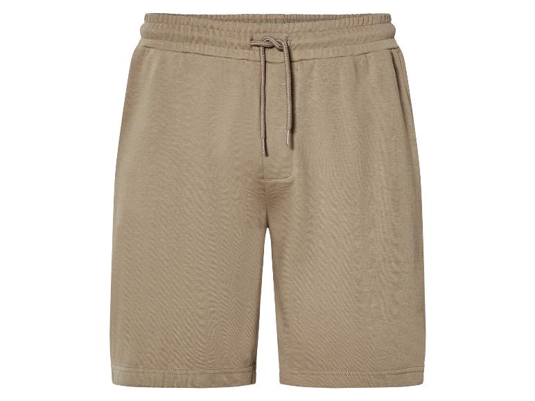 Beige jogging shorts met trekkoord.