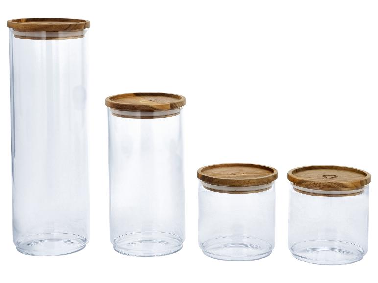 Set van vier transparante voorraadpotten met houten deksels, variërend in hoogte.