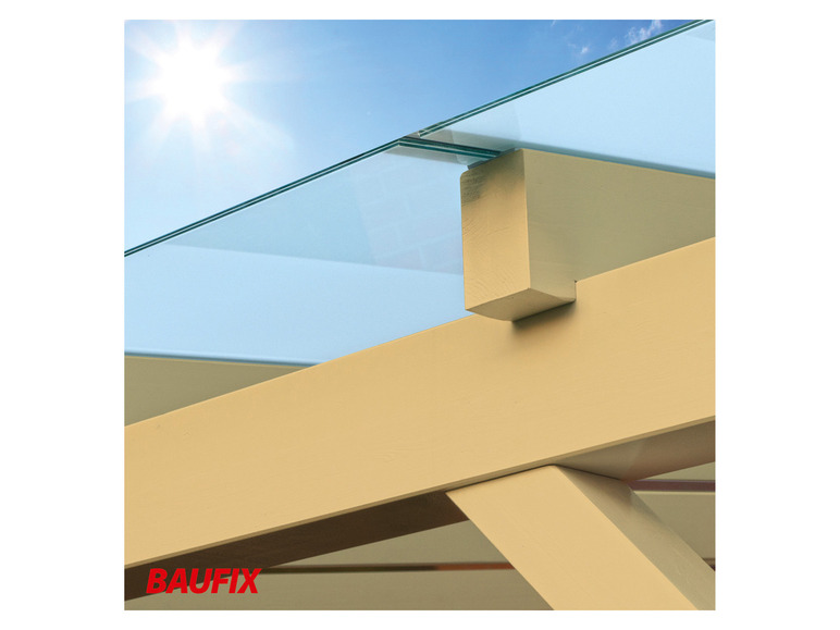 Glazen dakbedekking op houten constructie voor een pergola.