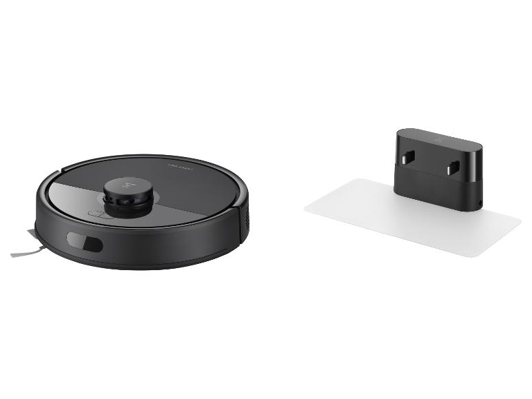 Zwarte robotstofzuiger met laadstation op een witte achtergrond.