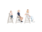 Drie kinderen zitten op verschillende maten grijze kinderstoelen.