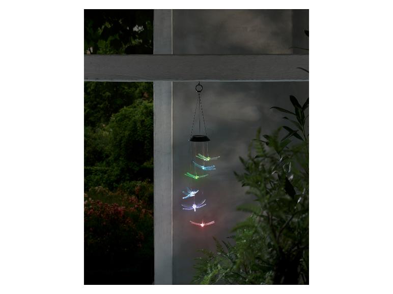 Solar wind chime met gekleurde libellen voor buiten.