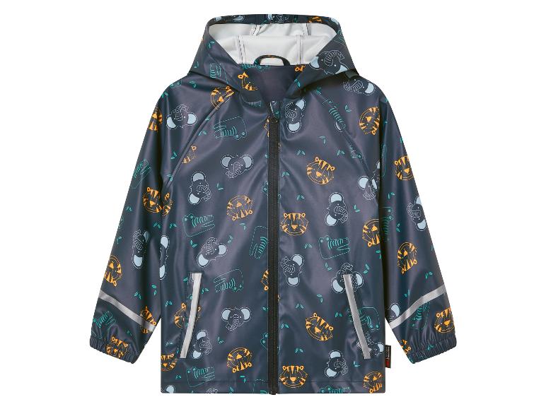 Een donkerblauwe regenjas met print van olifanten, tijgers en krokodillen.