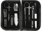 Manicure- en pedicureset in zwart etui, met schaar, nagelknipper, pincet en vijl.