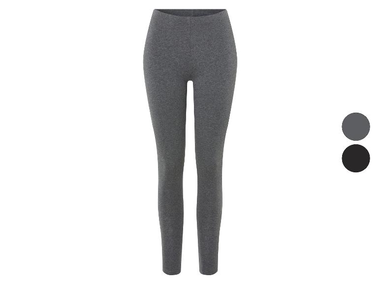 Grijze en zwarte leggings.