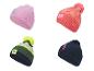 Vier wintermutsen in roze, koraal, gestreept en marineblauw.