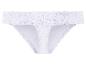 Een paar witte onderbroeken met kant.