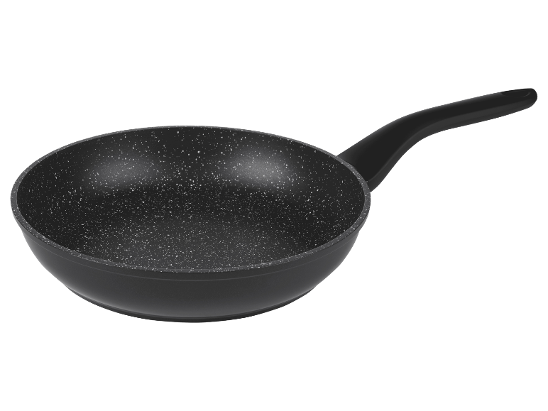 Zwarte pan met stenen coating.