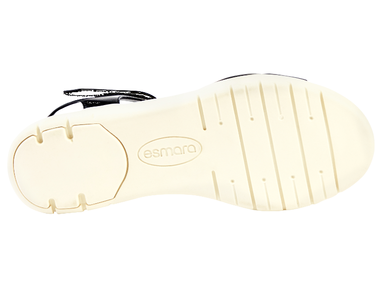 Zicht op de zool van sandalen van het merk Esmara.
