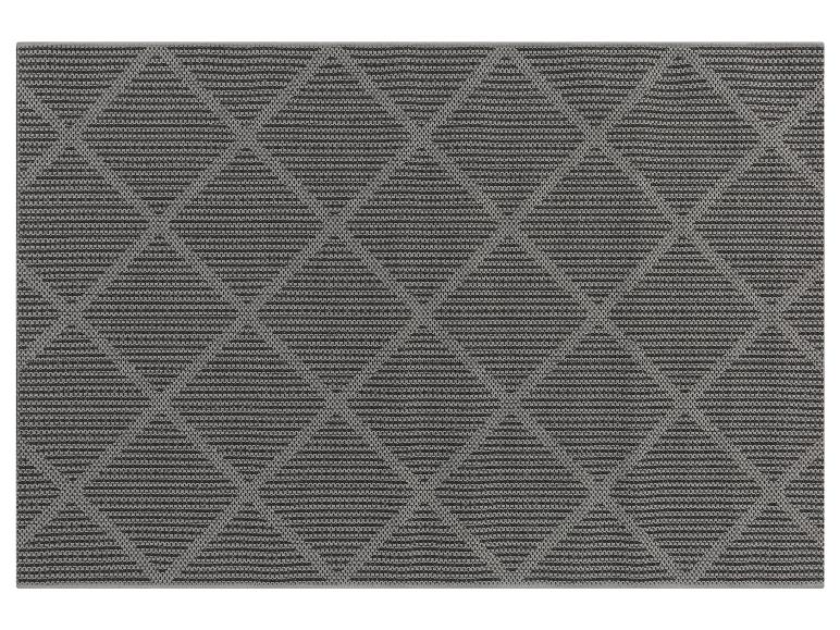 Een grijs tapijt met een geometrisch patroon.