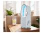 TRONIC® Mini-tafelventilator met blauw licht op een houten tafel naast een drankje.