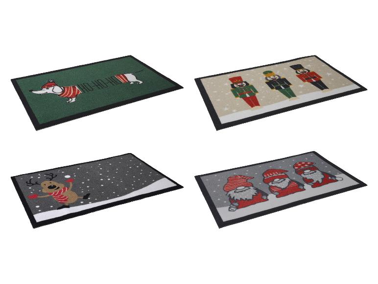 Vier kerstmatten met vakantiethema's: hond, notenkrakers, rendieren en kabouters.