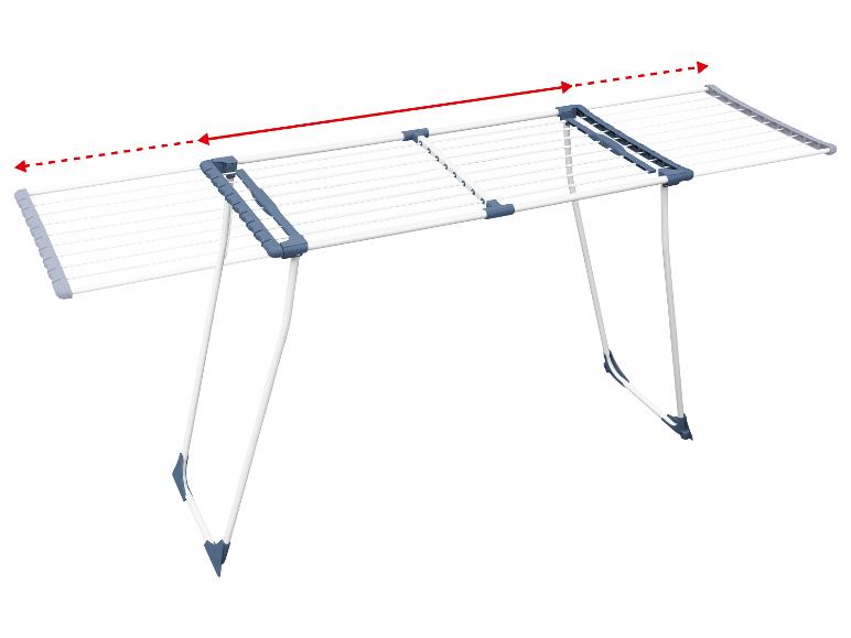 Uitschuifbaar wasrek met blauwe accenten, met pijl die de verstelbare lengte aangeeft.