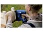 Vrouw gebruikt Rapid BTX606 accunietmachine om hout te verbinden.