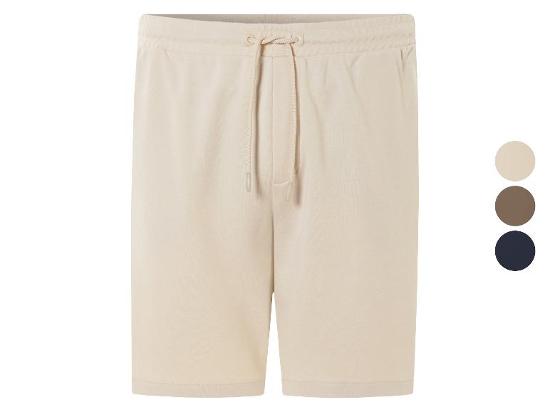 Beige jogging shorts, verkrijgbaar in diverse kleuren.