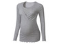 Een grijze zwangerschapsblouse met lange mouwen.