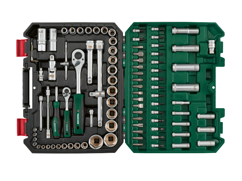 Open koffer met een uitgebreide set dopsleutels, ratels en bits.