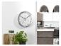 LIVARNO wandklok met thermometer en hygrometer in een moderne keuken.