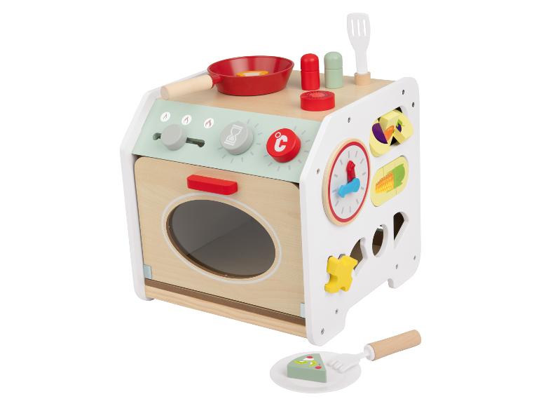 Houten speelgoedkeuken met oven, pan en extra accessoires.