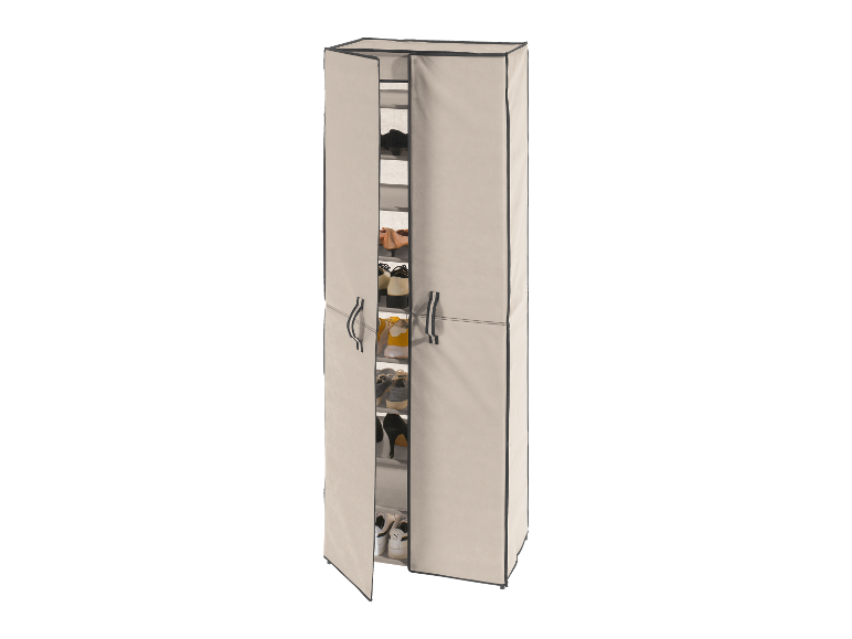 Een beige stoffen schoenenkast met meerdere planken voor het opbergen van schoenen.