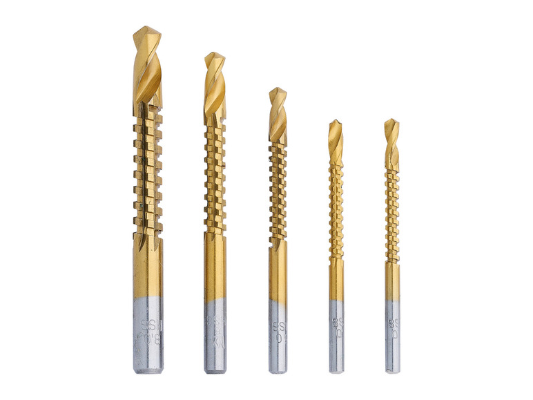 Een set van vier goudkleurige boren met gekartelde schroefdraad.