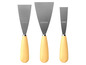 Drie Parkside schrapers met houten handvatten.