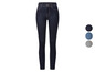Donkerblauwe skinny jeans voor dames met verschillende kleurkeuzes.