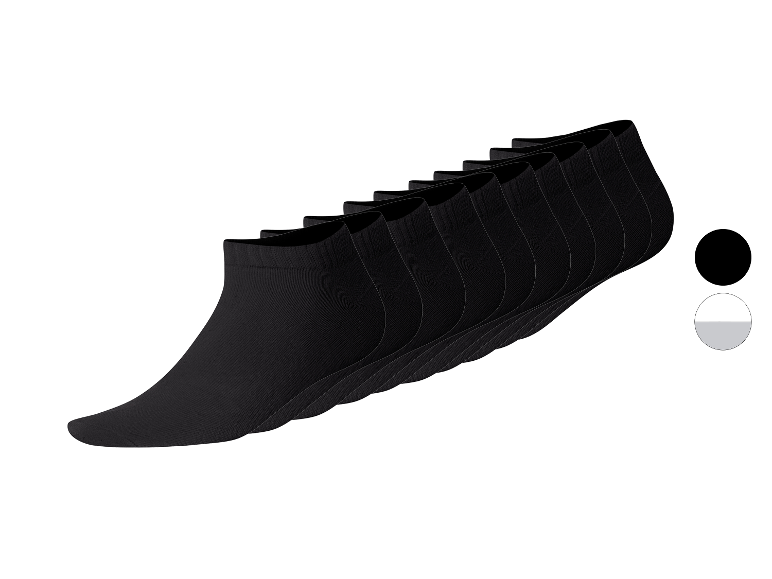 Tien zwarte enkelsokken.