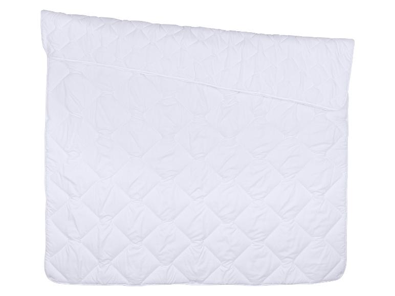 Wit, gewatteerd dekbed of matrasbeschermer