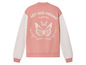 Een roze sweater met witte vlinders en de tekst 'Let your dreams be your wings'.