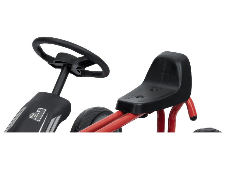 Een rode kinderwagen met zwart stuur en zitje.