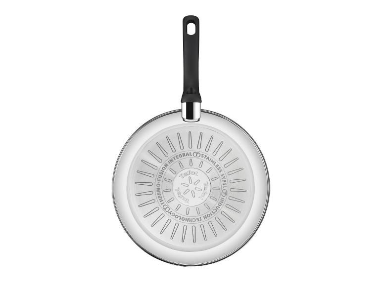 Tefal koekenpan van roestvrij staal met zwarte handgreep.